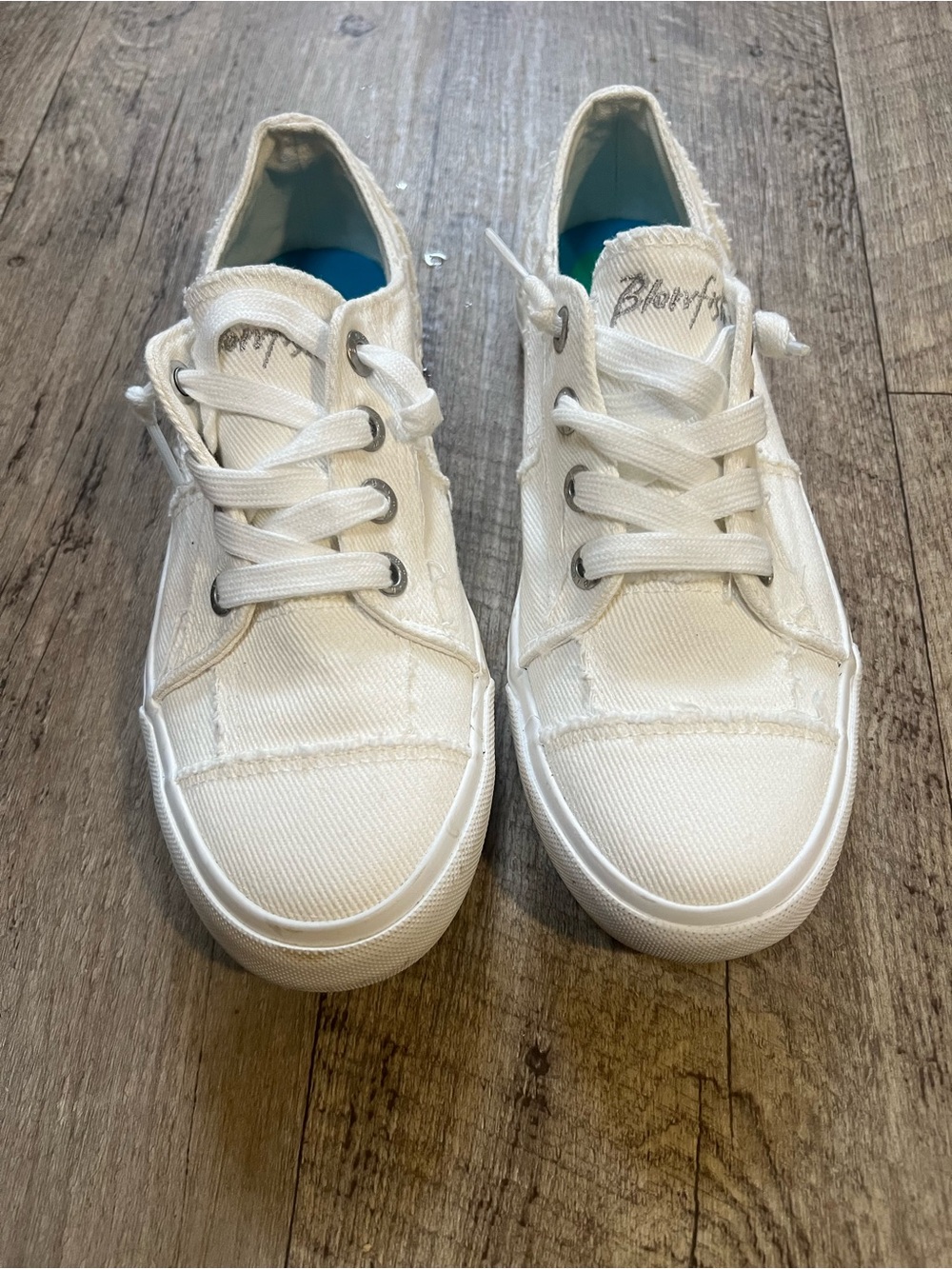 Blowfish women’s Sneakers Size 8